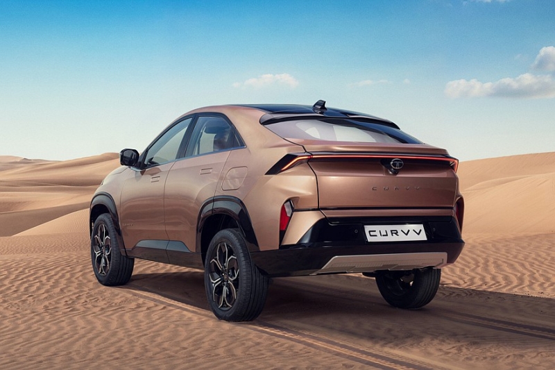 Купеобразный кроссовер Tata Curvv оказался богаче и дороже конкурирующего Citroen Basalt