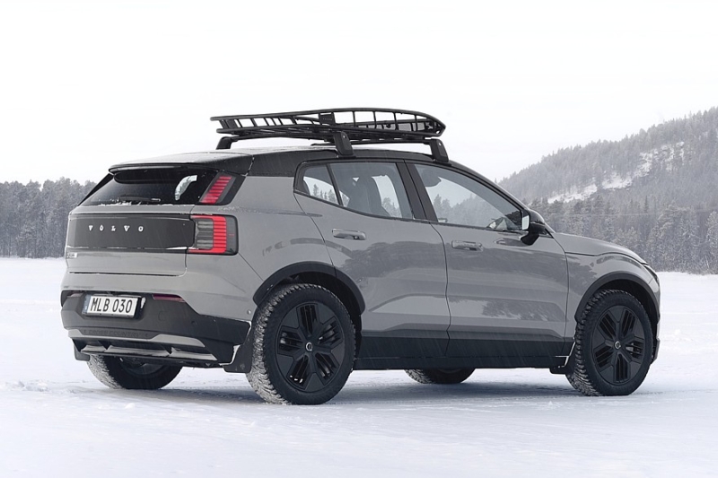 Лишь бы была зарядка: Volvo EX30 теперь доступен в оффроудной версии Cross Country